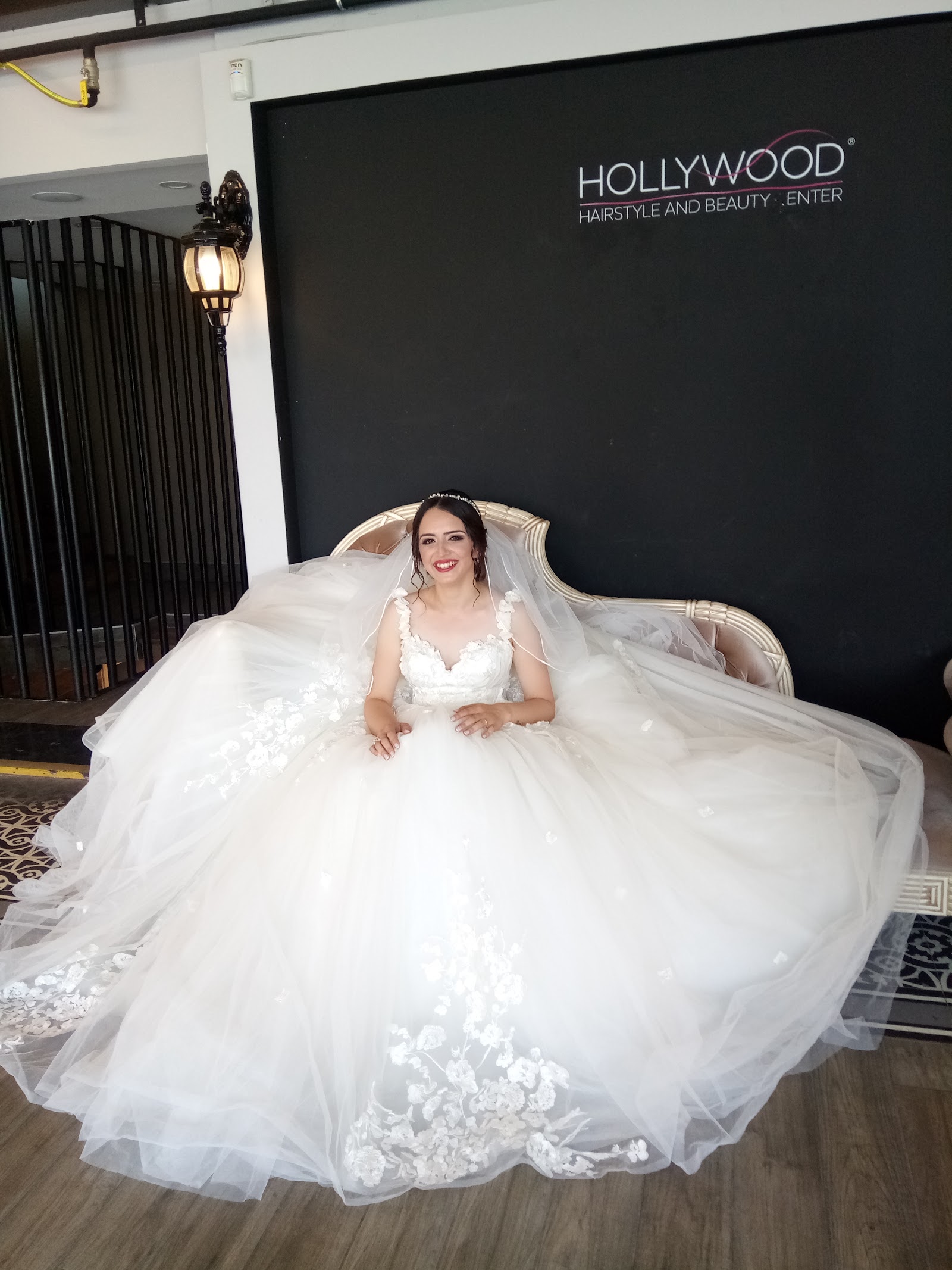 Hollywood Kuaför - Atakum Kuaför ve Güzellik Merkezi